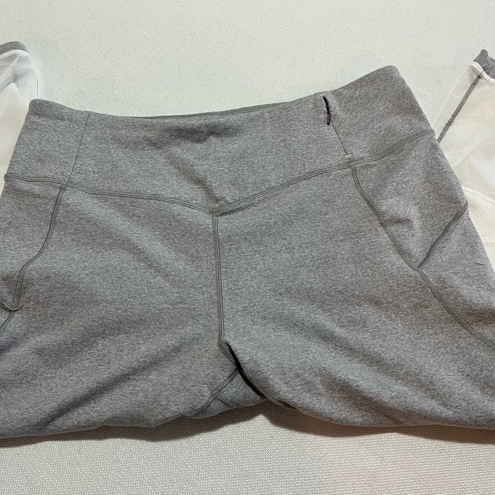 Calia by Carrie Underwood Women's Athletic Gray and white leggings